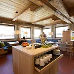 Krone - & Restaurant Im Bregenzerwald 4* היטיסאו