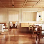 Krone - & Restaurant Im Bregenzerwald 4* היטיסאו